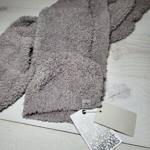 NWT Barefoot Dreams Cozy Chic Soft Scarf.